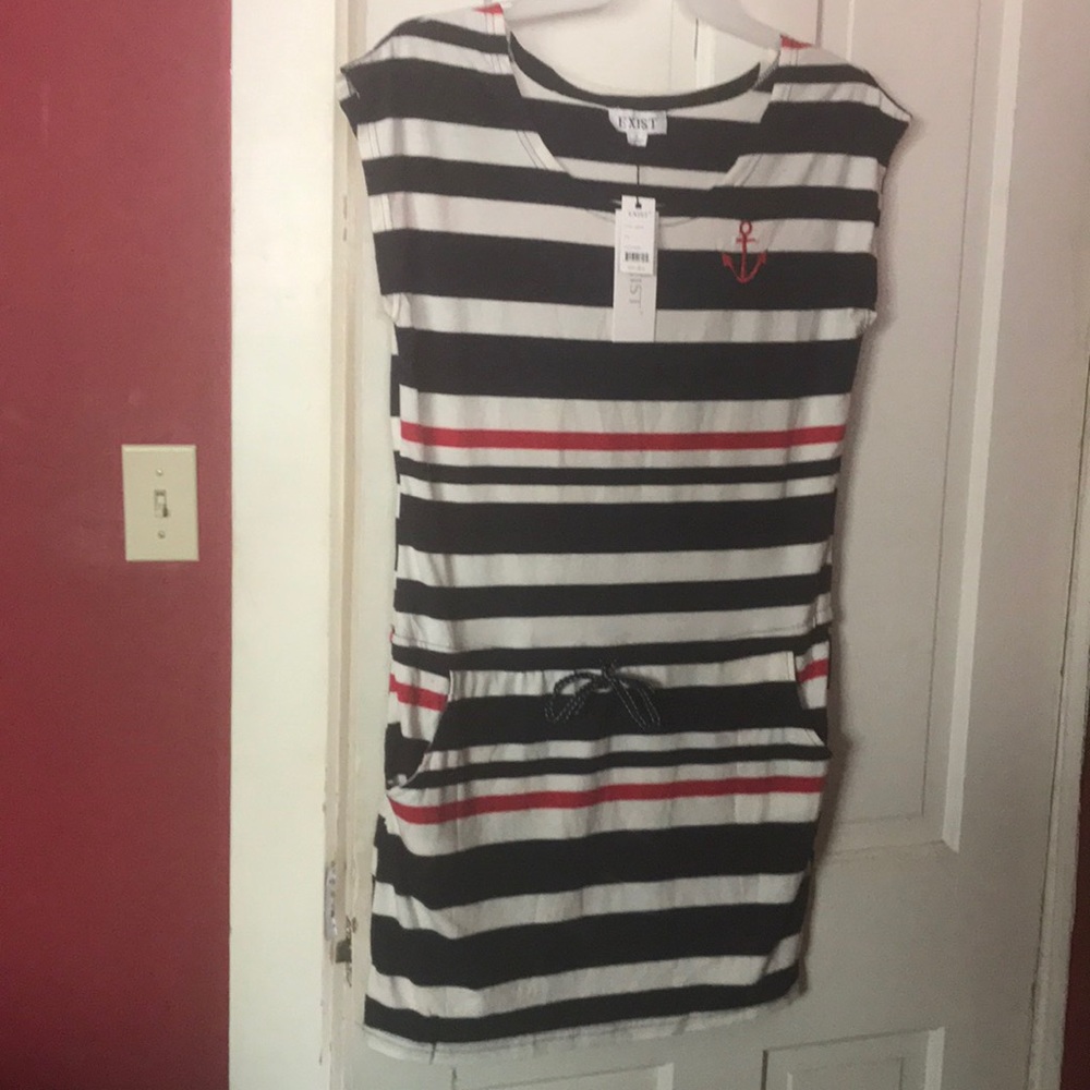 Adorable T-shirt dress with pockets and drawstring